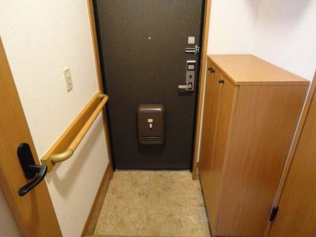 物件内観写真28　(玄関)