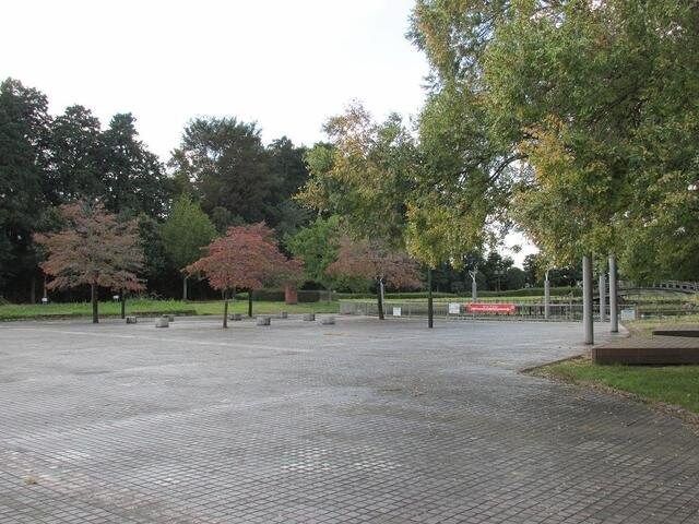 物件外観写真7　(しらさぎ公園まで750m)