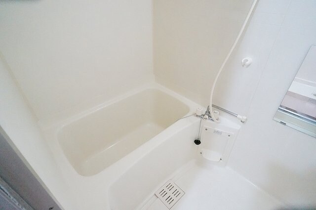 物件内観写真11　(コンパクトで使いやすいお風呂です)