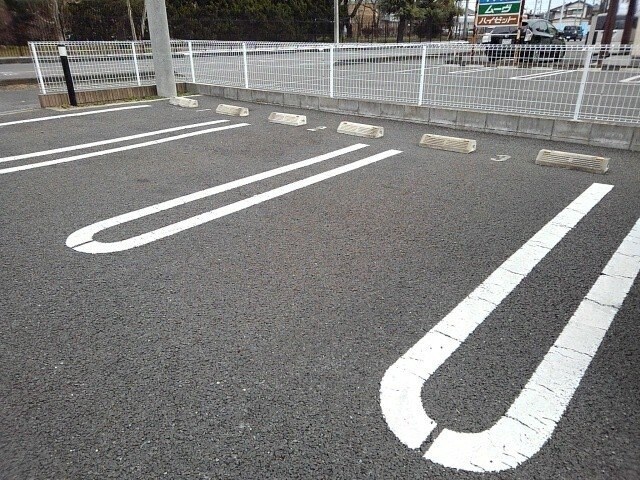 物件外観写真2　(駐車場に車を止められます)