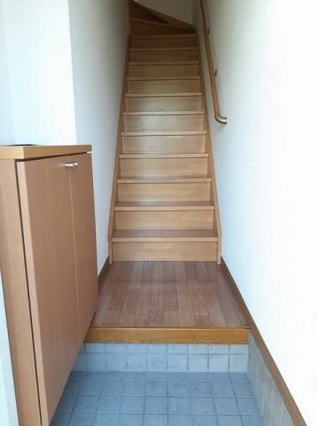 物件内観写真15　(収納もある玄関です)