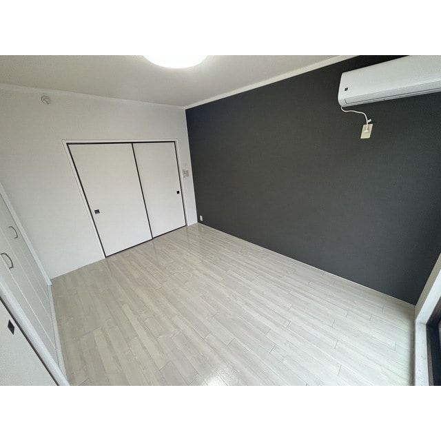 物件内観写真7　(こちらのリビングで趣味の時間をお楽しみください)