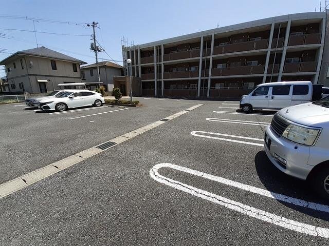 物件外観写真2　(駐車場です)