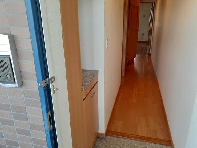 物件内観写真14　(ゆったりとした玄関です)