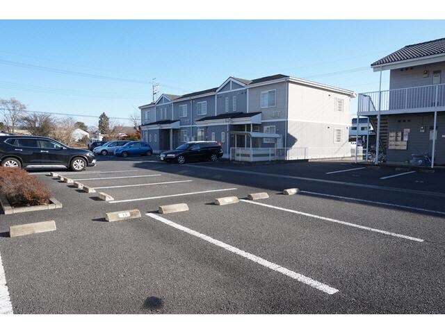 物件外観写真2　(駐車場)