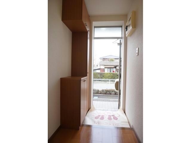 物件内観写真10　(玄関)