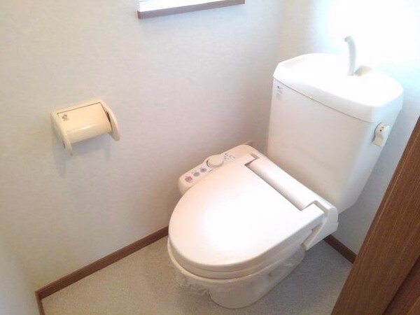 トイレ(落ち着いた色調のトイレです)