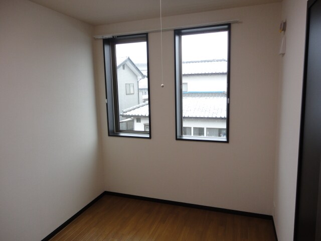 物件内観写真13　(洋室（南側）)