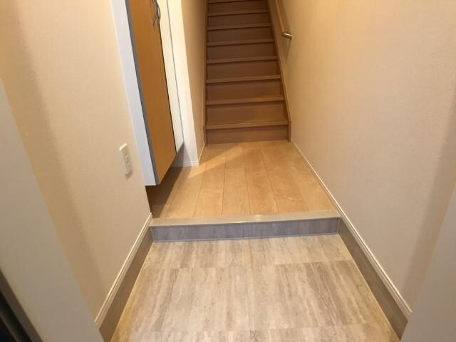物件内観写真26　(玄関)