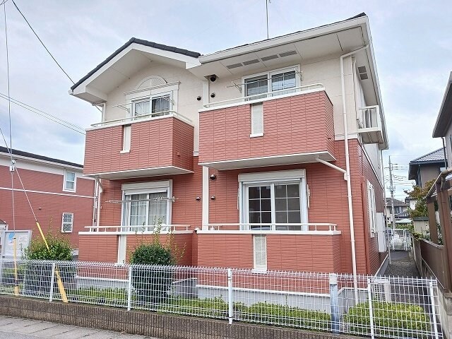 物件外観写真1　(落ち着いた雰囲気の外観です)