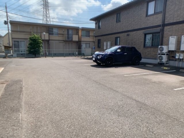 物件外観写真2　(駐車場)