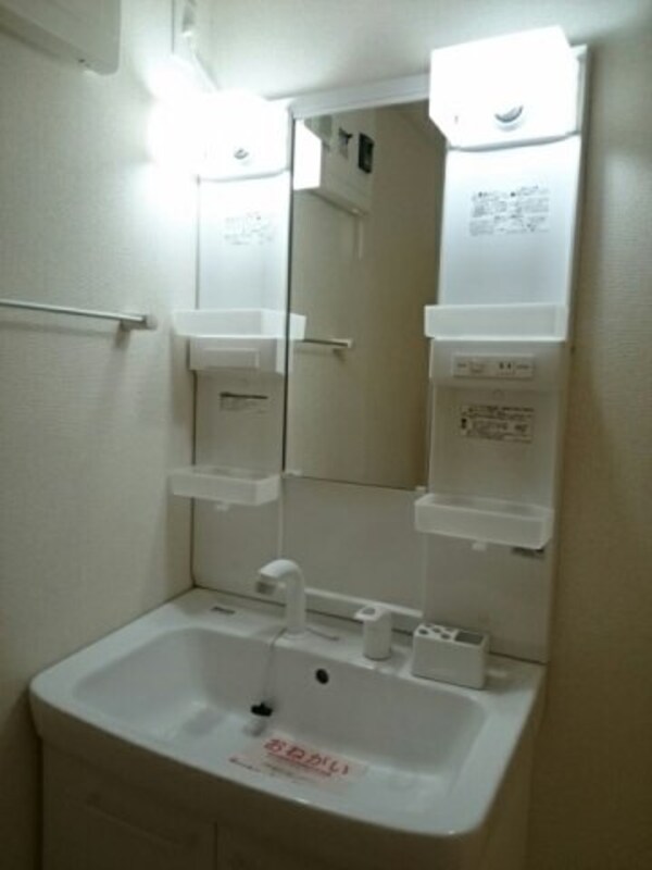 洗面・脱衣所(ゆったりとスペースのある洗面所)
