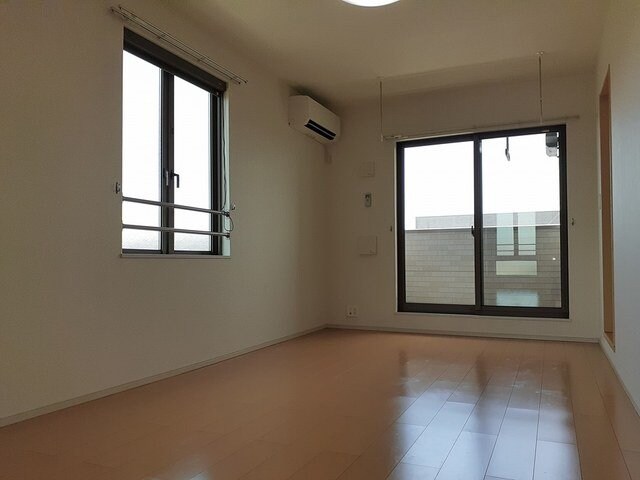 物件内観写真9　(おしゃれなリビングです)