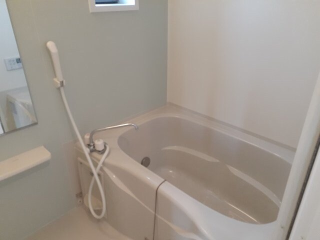 物件内観写真11　(日々の疲れを癒すお風呂付です)