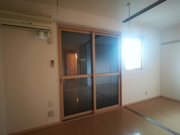 物件内観写真12　(シャッター雨戸)