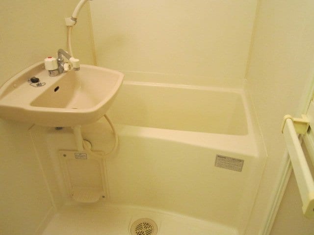 物件内観写真15　(落ち着いた空間のお風呂です)