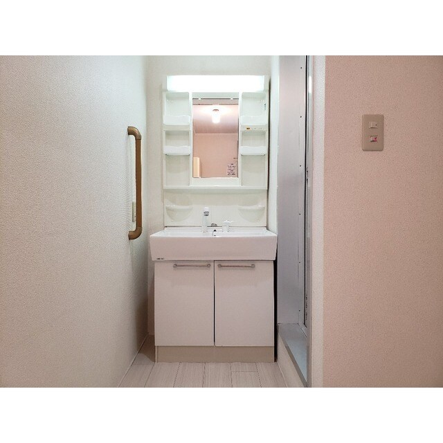 物件内観写真13　(コンパクトで使いやすい洗面所)