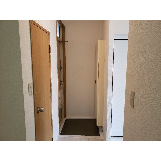 物件内観写真20　(収納もある玄関です)