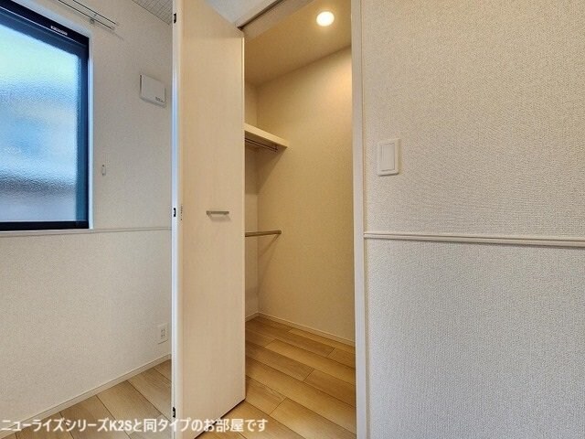 物件内観写真17　(小物を収納するのに便利です)