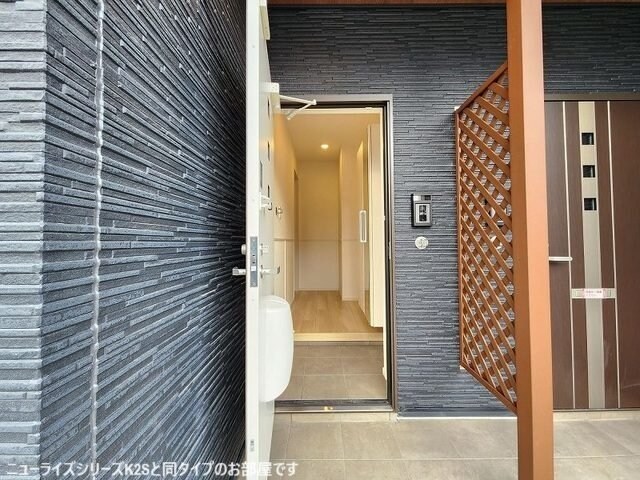 物件内観写真15　(収納もある玄関です)