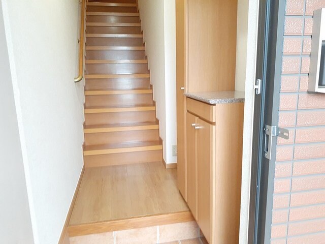 物件内観写真14　(落ち着いた玄関です)