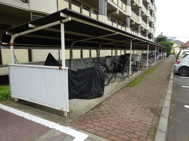 物件内観写真4　(駐輪場)