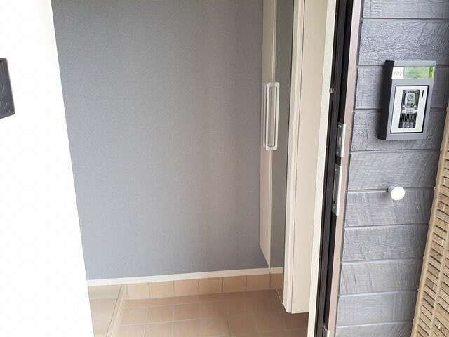 物件内観写真14　(きれいな玄関です)