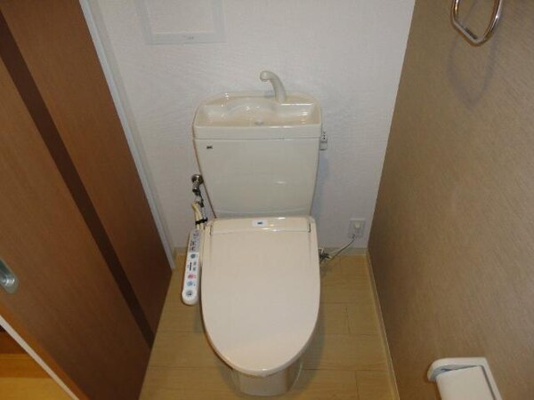 トイレ(シャワー付きトイレ)