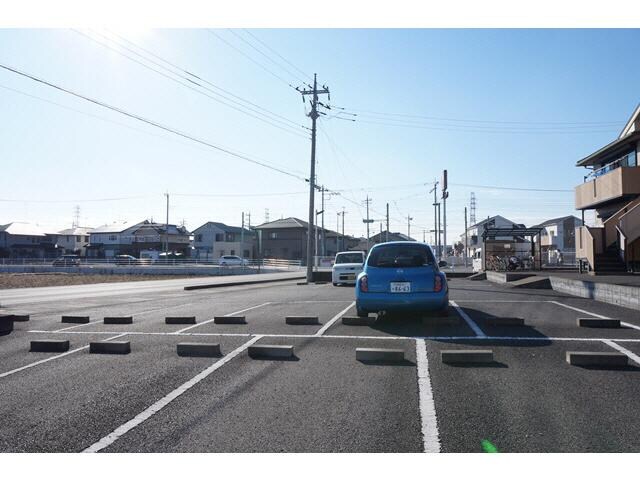 物件外観写真2　(駐車場)