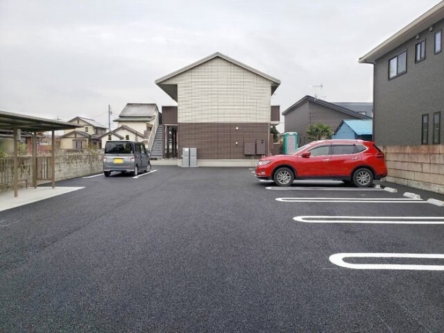物件外観写真2　(駐車場)