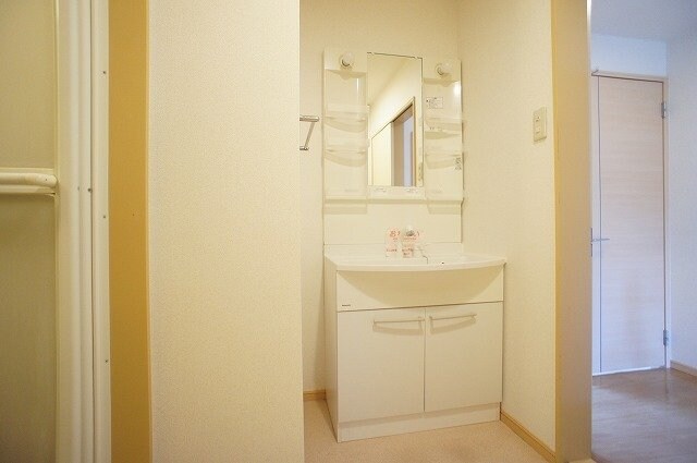 物件内観写真13　(脱衣スペースもあります)