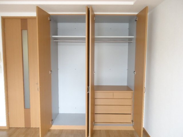 物件内観写真12　(クローゼット内)