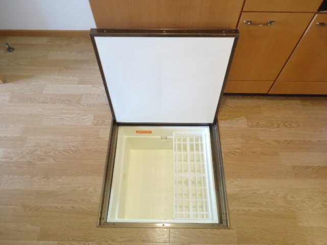 物件内観写真25　(床下収納)