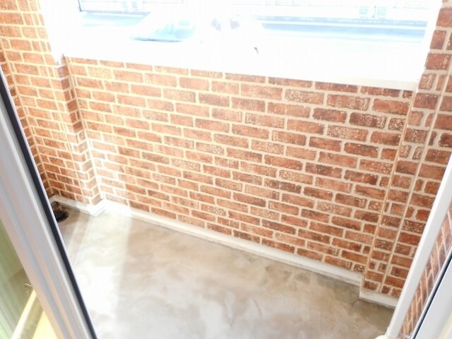 物件内観写真19　(外からの目が気にならないバルコニーで洗濯物が干せます)