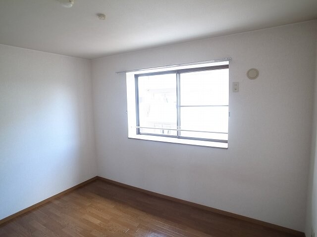 物件内観写真11　(内装は落ち着いています)