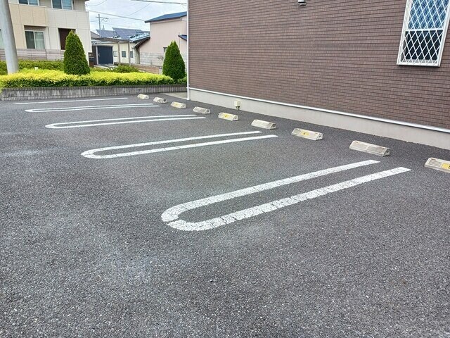物件外観写真2　(駐車場完備です)