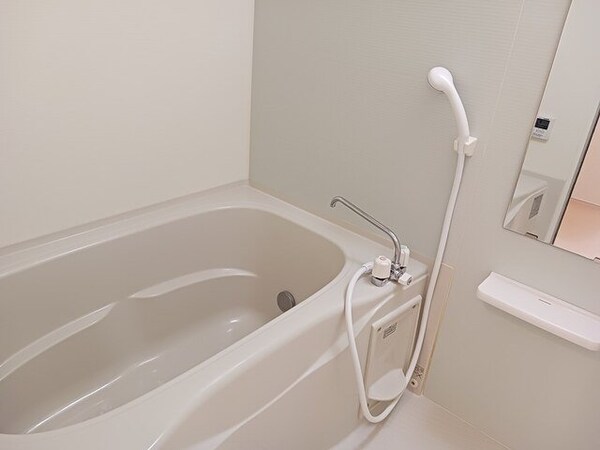 浴室(コンパクトで使いやすいお風呂です)