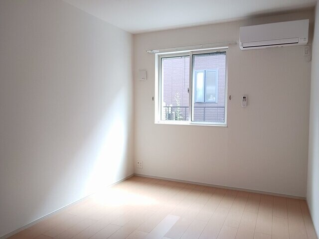物件内観写真15　(明るい室内です)