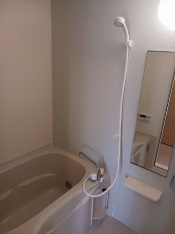 物件内観写真11　(日々の疲れを癒すお風呂付です)