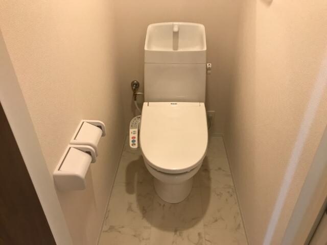 物件内観写真16　(シャワー付トイレ)