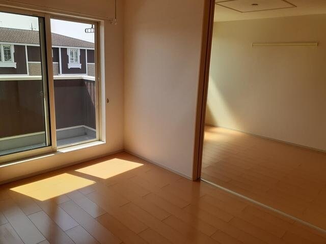 物件内観写真9　(おしゃれな居間です)