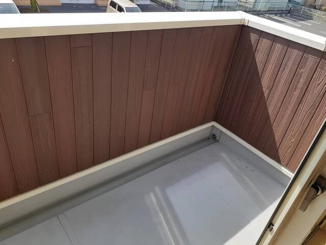 物件内観写真17　(落ち着いた時間を過ごせるバルコニーです)