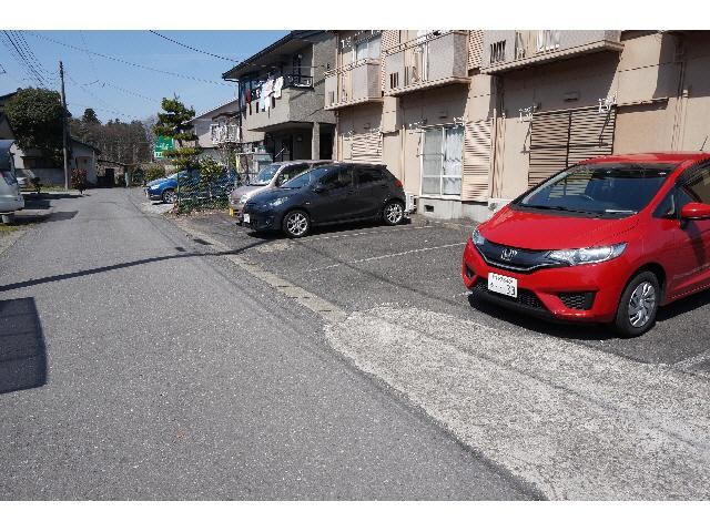 物件外観写真3　(駐車場)