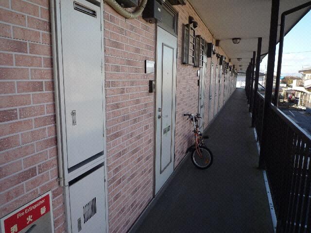 物件外観写真2　(エントランス部分)