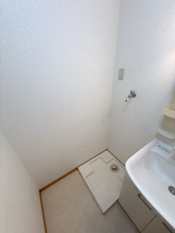 物件内観写真13　(洗濯機置場)