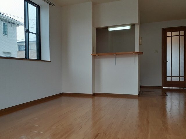 物件内観写真9　(ゆったり過ごせる居間です)