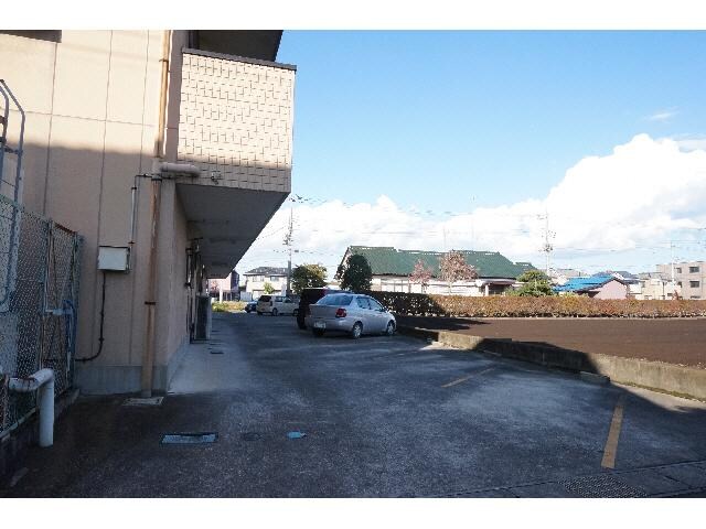 物件外観写真2　(駐車場)
