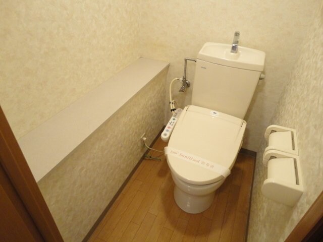 物件内観写真16　(シャワー付きトイレ)