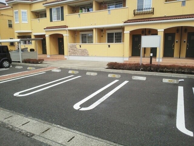 物件外観写真2　(駐車場完備です)