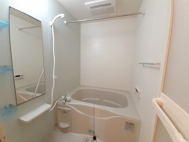 物件内観写真11　(ゆったり過ごせるお風呂です)